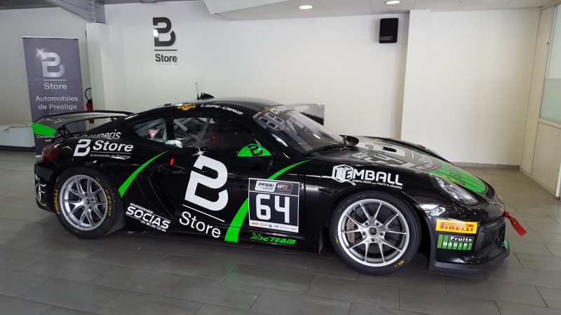 Présentation de la Porsche Cayman GT4 au BStore